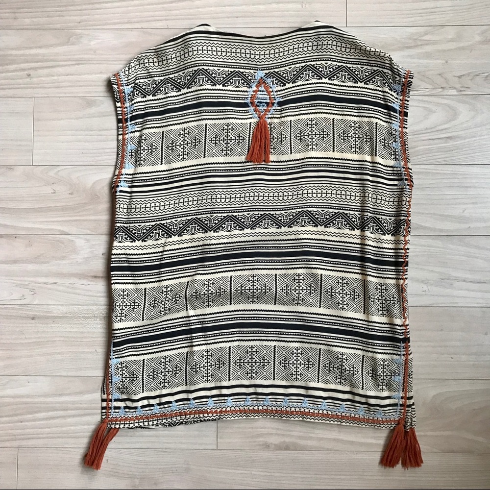 THML Geo Print Top w Crochet and Tassle Accents - Picture 5 of 5